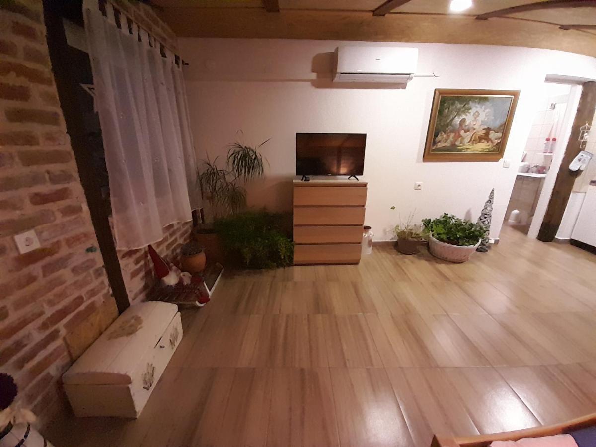 Apartment Ada Bed & Breakfast Gračac Buitenkant foto
