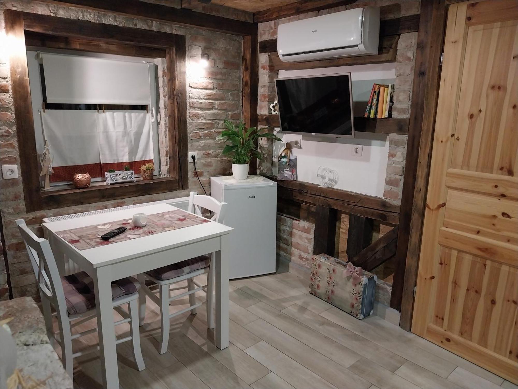Apartment Ada Bed & Breakfast Gračac Buitenkant foto