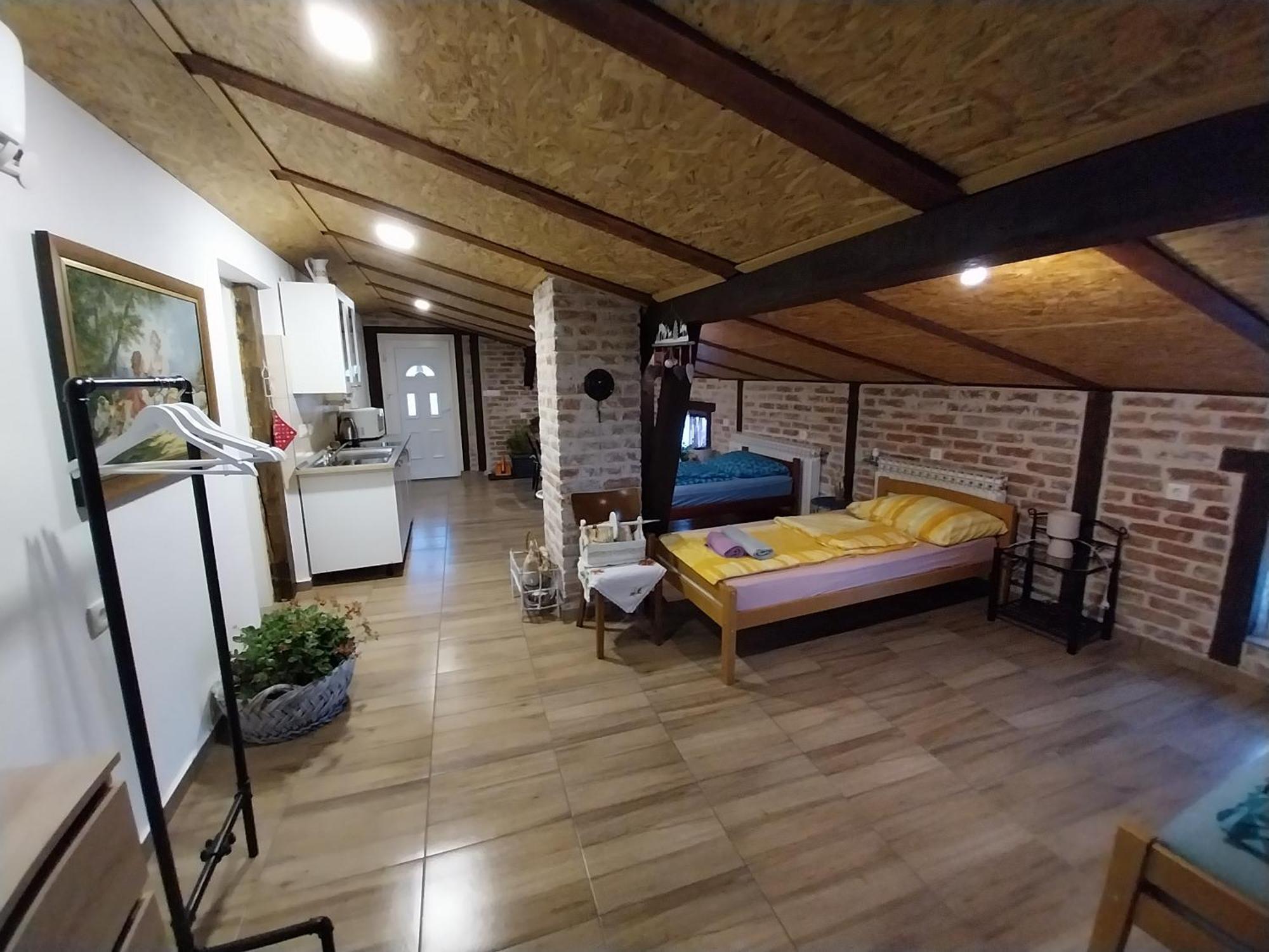 Apartment Ada Bed & Breakfast Gračac Buitenkant foto