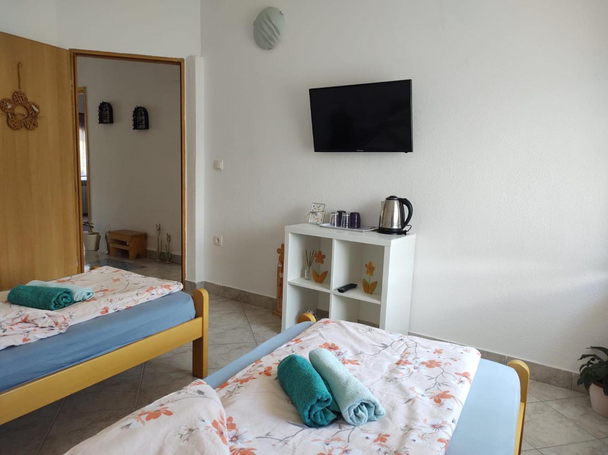 Apartment Ada Bed & Breakfast Gračac Kamer foto