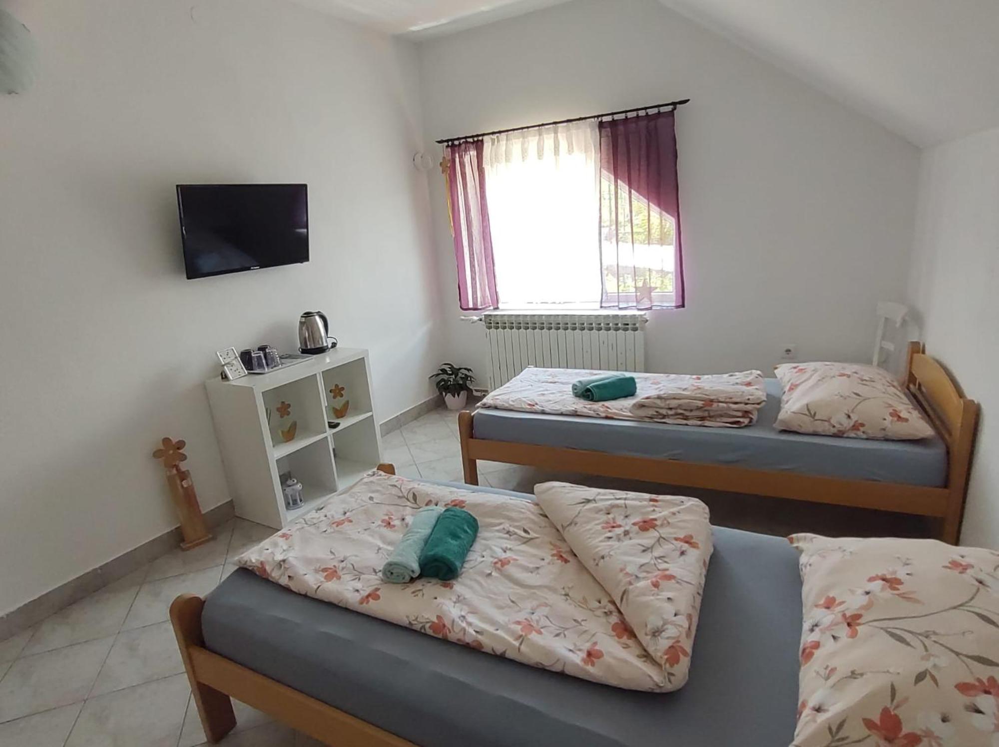 Apartment Ada Bed & Breakfast Gračac Kamer foto